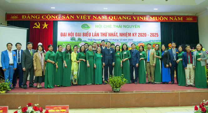 Ban Chấp hành Hội Chè Thái Nguyên lần thứ nhất, nhiệm kỳ 2020-2025 ra mắt Đại hội.