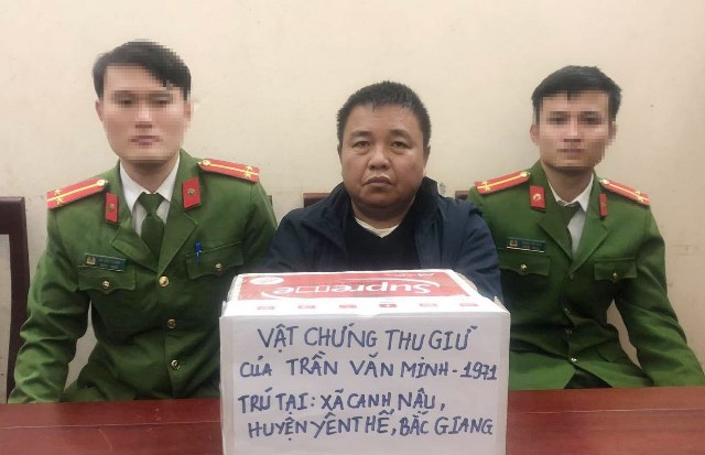 Nghệ An: Bắt đối tượng vận chuyển 19 bánh heroin