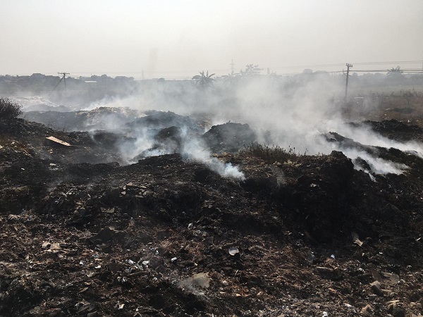 Nhiều rác thải công nghiệp bị đốt trộm khiến môi trường bị ô nhiễm