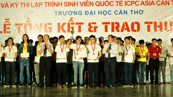 Vô địch ICPC Asia Can Tho 2020 thuộc về Đội tuyển EggCentroy trường Đại học Công nghệ, ĐHQG Hà Nội với 12/13 bài giải được, bài thứ 12 được giải vào phút 298 trước kết thúc thi 2 phút.