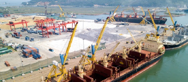 Ngân sách nhà nước đã thu về hơn 900 tỷ đồng tiền thu thuế xuất nhập khẩu hàng hóa thông qua hệ thống cảng Nghi Sơn, Thanh Hóa.