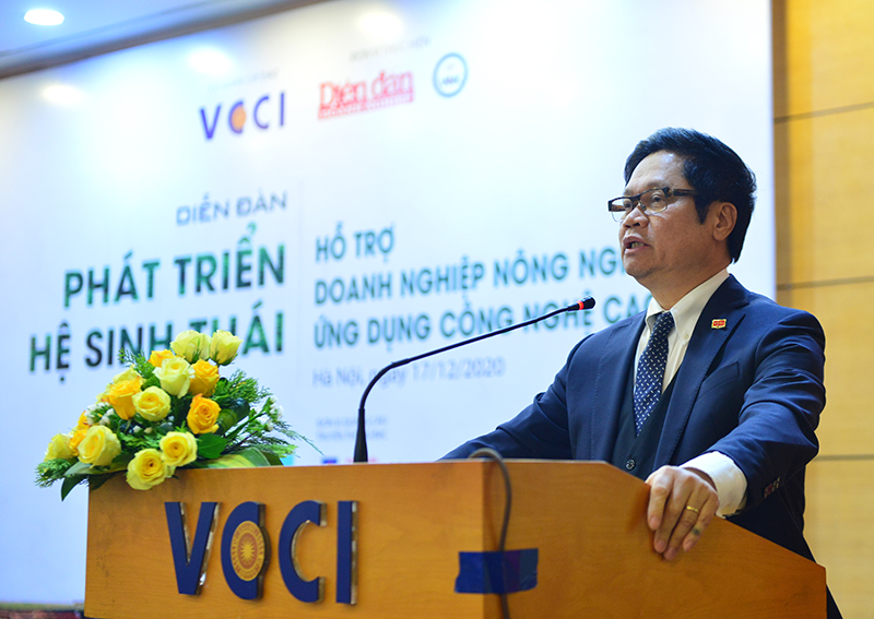 TS Vũ Tiến Lộc - Chủ tịch Phòng Thương mại và Công nghiệp Việt Nam phát biểu tại Diễn đàn (Ảnh: DĐDN)