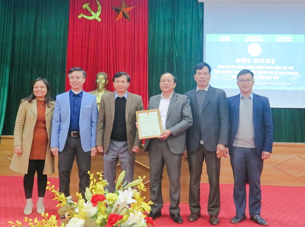 Liên hiệp các Hội khoa học kỹ thuật tỉnh bàn giao văn bằng chứng nhận nhãn hiệu tập thể 