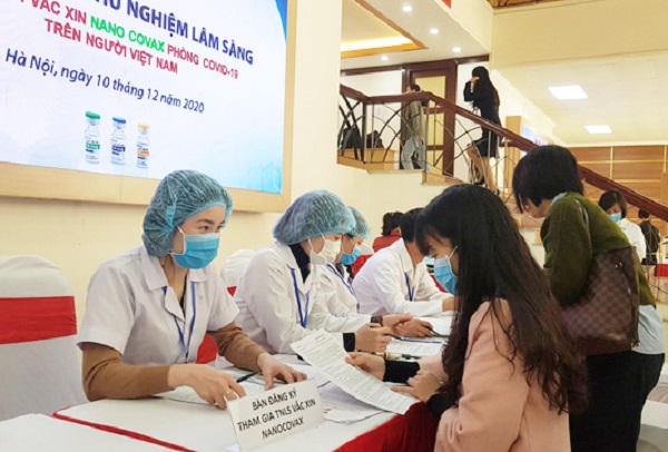 Các tình nguyện viên đăng ký thử nghiệm vaccine Nanocovax