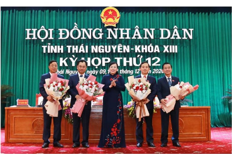 Tân Chủ tịch UBND tỉnh - Phó Bí thư Tỉnh ủy Thái Nguyên Trịnh Việt Hùng ( Thứ 2 từ bên trái)