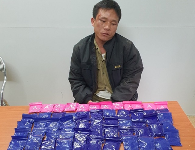 Thanh Hóa: Bắt đối tượng vận chuyển 12.000 viên ma túy
