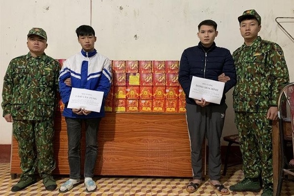 Cao Bằng: Bắt giữ hai đối tượng vận chuyển trái phép 250kg pháo