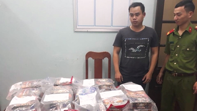 Quảng Nam: Tạm giữ thanh niên vận chuyển pháo nổ trái phép