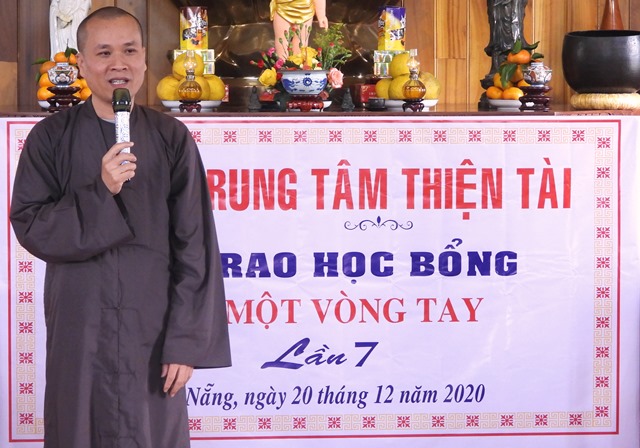 Đại đức Th&iacute;ch Tịnh &Acirc;n - Trưởng ban điều h&agrave;nh quỹ học bổng &ldquo;Nối một v&ograve;ng tay&rdquo;
