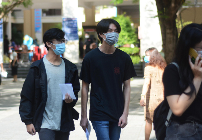 TP. HCM: Sinh viên đi học trở lại sau nghỉ dịch COVID-19