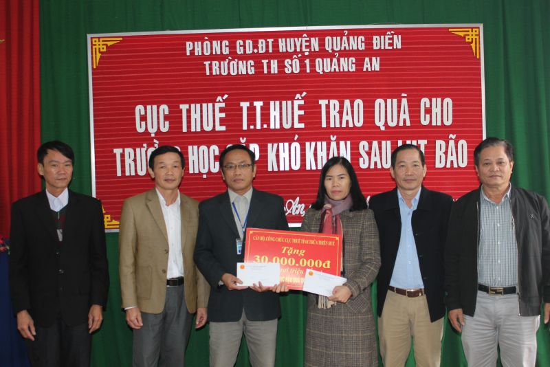 Đoàn công tác của Cục Thuế về xã Quảng An (huyện Quảng Điền)