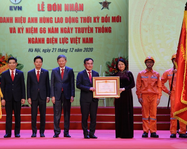EVN đón nhận danh hiệu “Anh hùng Lao động” thời kỳ đổi mới và kỷ niệm 66 năm Ngày truyền thống ngành Điện lực