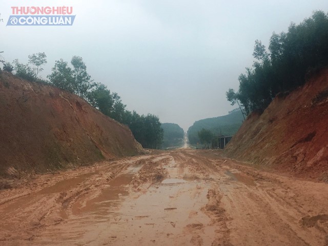 Dự án đầu tư xây dựng tuyến đường tránh Quốc lộ 1A đoạn qua Đèo Con, tỉnh Hà Tĩnh và tỉnh Quảng Bình bị sụt lún nghiêm trọng