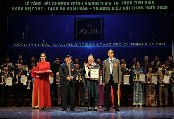 Bà Nguyễn Thị Minh Phượng – TGĐ PPC An Thịnh Việt Nam nhận giải thưởng “Thương hiệu uy tín hàng đầu Việt Nam”