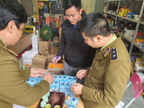 Hải Dương: Tịch thu hàng nghìn sản phẩm văn phòng phẩm có dấu hiệu giả mạo