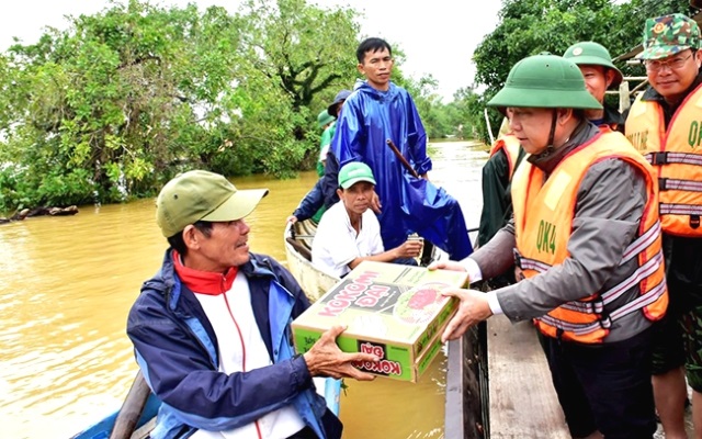 Chính phủ, các bộ ngành giúp người dân vùng thiên tai vượt qua giai đoạn khó khăn.