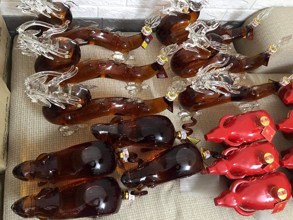 Phát hiện một cơ sở sang chiết rượu giả, gắn mác nước ngoài