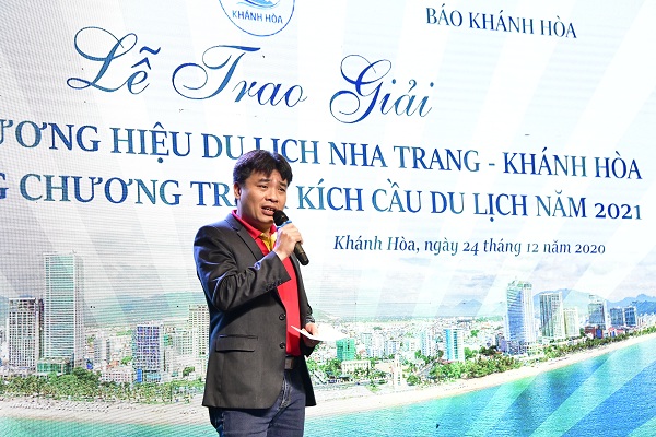 Ông Trần Hoàng Linh, Giám đốc khu vực Miền Trung của Vietjet Air báo cáo chương trình kích cầu du lịch của hãng