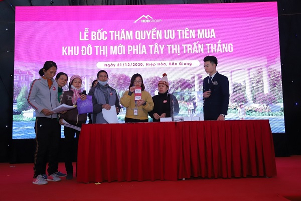 Lần đầu tiên tại Việt Nam tổ chức chương trình ưu tiên mua dự án cho khách hàng là người dân xung quanh dự án với mức ưu đãi hấp dẫn lên đến 10% tại Thị trấn Thắng, Hiệp Hòa, Bắc Giang