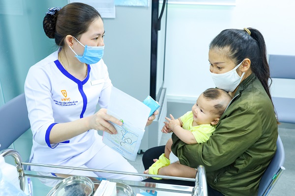 Bên cạnh nâng cao ý thức phòng bệnh tay chân miệng, người dân cần chủ động tiêm phòng những căn bệnh truyền nhiễm đã có vắc xin