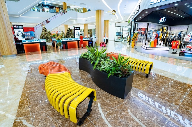 Ghế nghỉ được bố trí tại các vị trí thuận tiện trong TTTM, giúp khách hàng dễ dàng nghỉ chân khi mua sắm