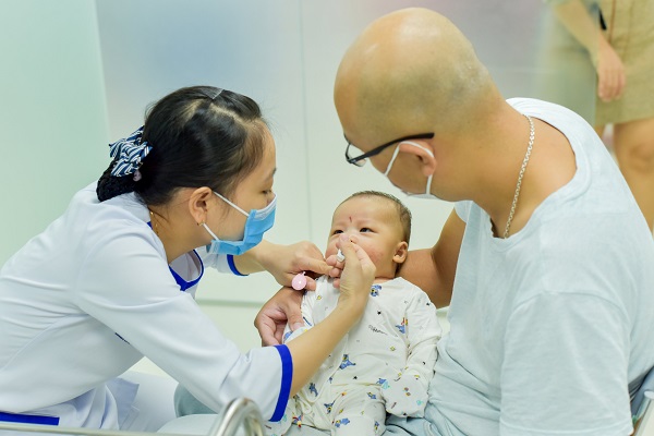 Trẻ nên được uống vắc xin ngừa tiêu chảy cấp do rotavirus sớm từ 6 tuần tuổi