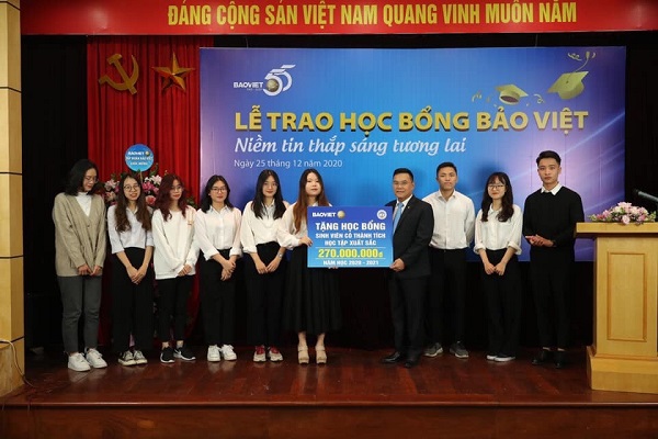 Tính đến nay, học bổng Bảo Việt - Niềm tin thắp sáng tương lai trao gần 5 tỷ đồng cho sinh viên ĐHKTQD