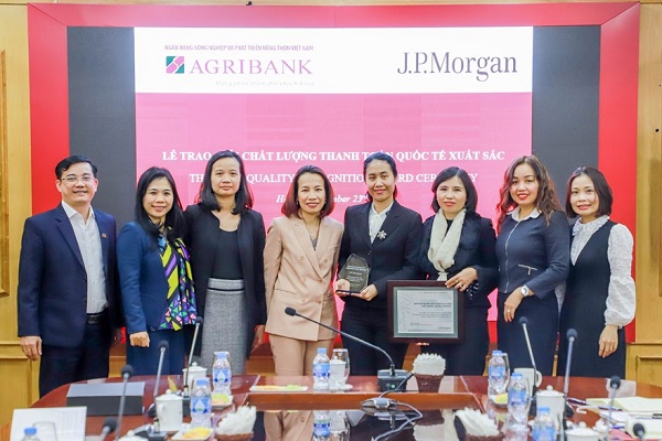 Agribank nhận giải thưởng “Chất lượng thanh toán quốc tế xuất sắc” năm 2019 do J.P.Morgan Chase trao tặng