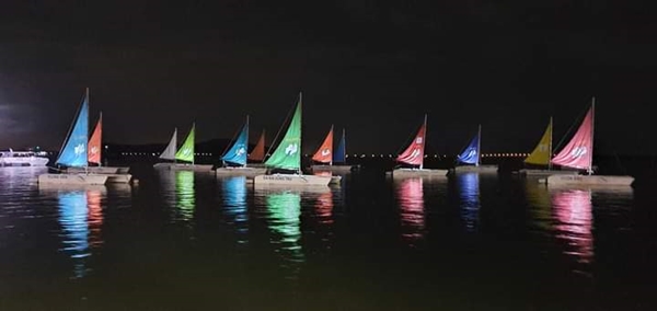 Những thuyền buồn tại Bến Thuyền du lịch Marina về đêm