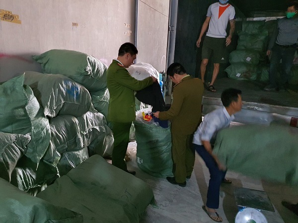 Hải Dương: Thu giữ 5 tấn hàng “sida” và nhiều loại quần áo nhập lậu