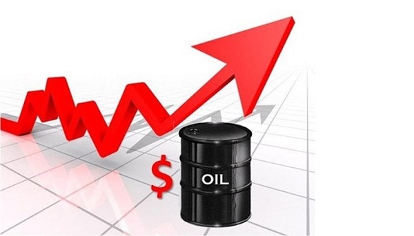Tồn kho Mỹ giảm, giá dầu tiếp tục tăng