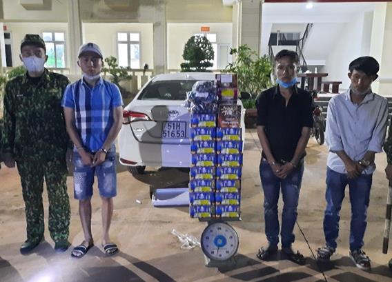 Bình Phước: Bắt giữ ô tô vận chuyển hơn 50 kg pháo nổ trái phép