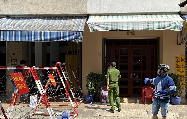 Hai người nhập cảnh trái phép cùng bệnh nhân 1440 dương tính với Covid-19