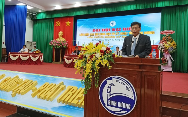 Ông Mai Hùng Dũng, Phó Chủ tịch Thường trực UBND tỉnh Bình Dương phát biểu tại Đại hội.