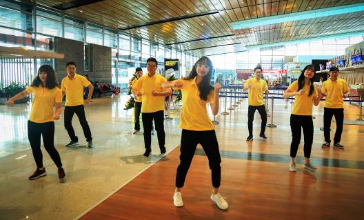 Chương trình biểu diễn Flashmob chào mừng sinh nhật 1 năm Cảng HKQT Vân Đồn