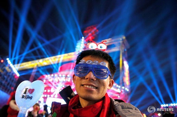 Người dân Bắc Kinh chào đón Năm mới 2020 (Ảnh: Reuters)