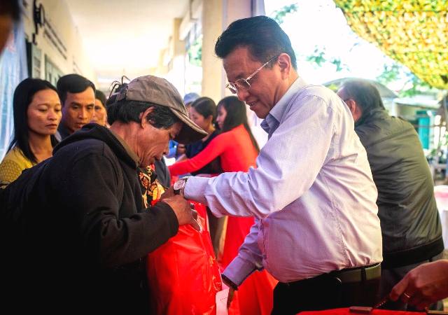 Tổng công ty Điện lực miền Trung: Xây phòng ở, tặng quà học sinh huyện miền núi Quảng Nam