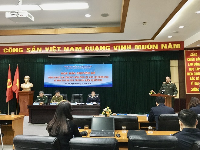 Thiếu tướng Đàm Thanh Thế, Chánh Văn phòng Ban Chỉ đạo 389 Quốc gia chủ trì cuộc họp báo sáng nay 3-1 về công tác chống buôn lậu và gian lận thương mại.