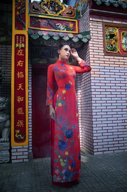 Hoa Hậu Tiểu Vy tung ảnh áo dài đón Xuân Canh Tý 2020