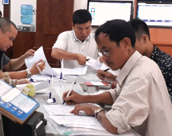 Người d&acirc;n k&ecirc; khaim xin