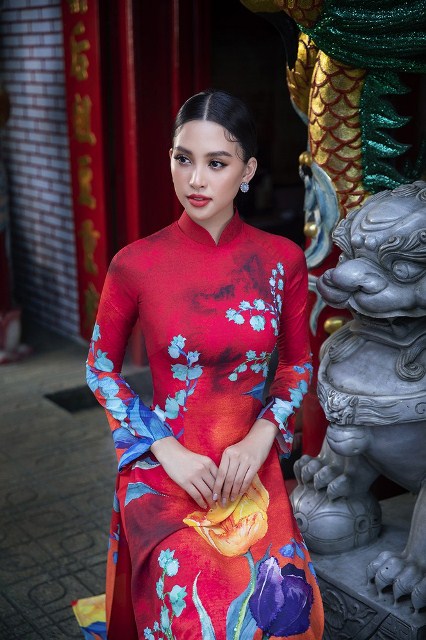 Hoa hậu Tiểu Vy: Khoe nhan sắc “nàng Xuân” đón Xuân Canh Tý 2020