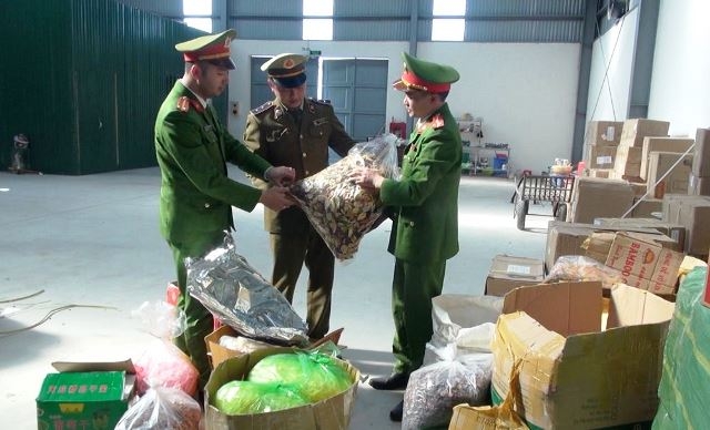 Thanh Hóa: Thu giữ hơn một tấn thực phẩm không rõ nguồn gốc