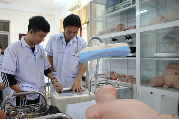 Sinh viên Trường Cao đẳng Công nghệ Y Dược Việt Nam tự tin về trình độ chuyên môn sau khi ra trường