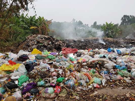Hình ảnh thực tế tại 1 góc bãi rác thị trấn Gia Khánh