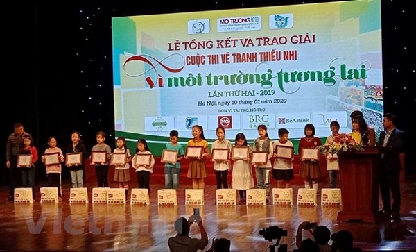 BTC đ&atilde; trao giải cho 160 c&aacute; nh&acirc;n c&oacute; t&aacute;c phẩm xuất sắc nhất