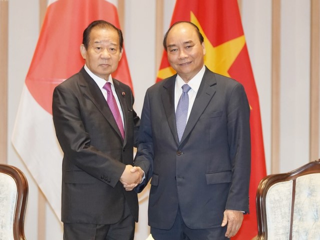 Thủ tướng Chính phủ Nguyễn Xuân Phúc tiếp Tổng Thư ký Đảng Dân chủ tự do Nhật Bản