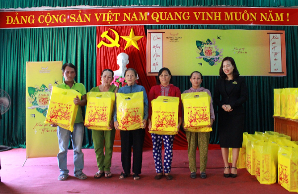 Tập đoàn Mường Thanh đến thăm và trao quà tại Hòa Bình