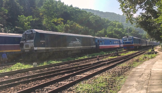 Tàu SE3 bị sự cố trên đèo Hải Vân sau 6 giờ mới thông tuyến