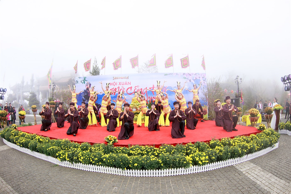 Hội xuân mở cổng trời Sun World Fansipan Legend