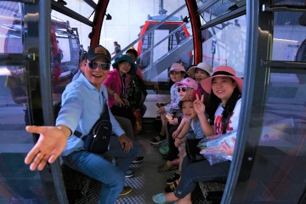 Sau khai trương, du khách nườm nượp đổ về đỉnh Bà Đen